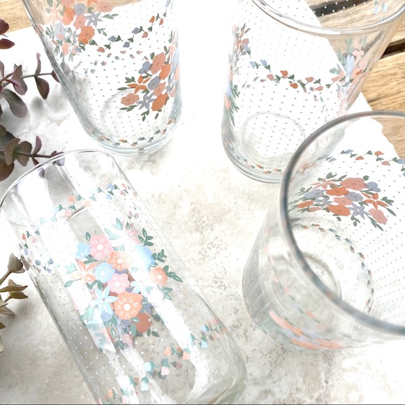 Vintage pastel floral drinking glasses set of 4 - Picture 3 of 7